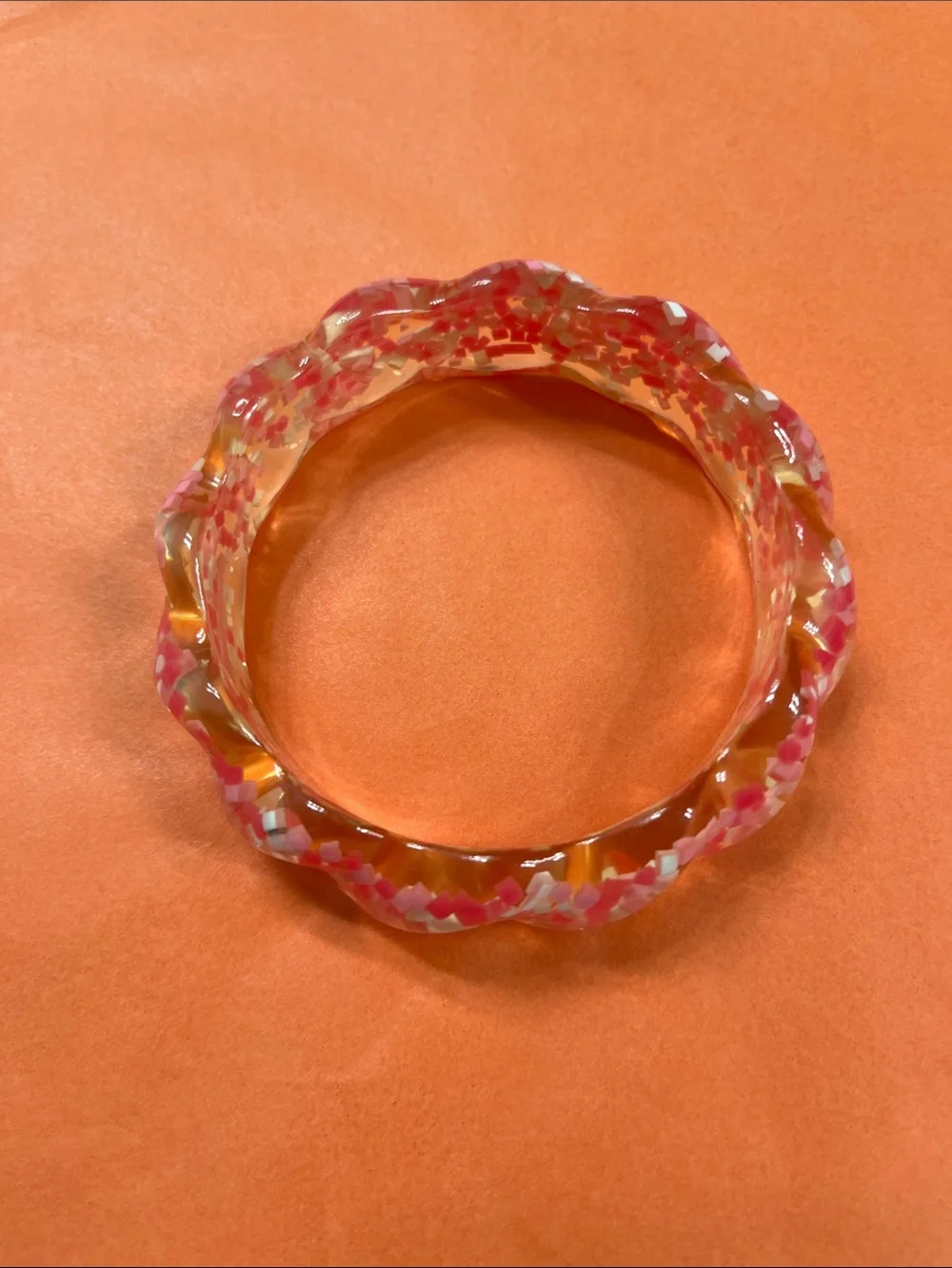 1950’s-1960’s Scalloped Confetti Lucite Bangle